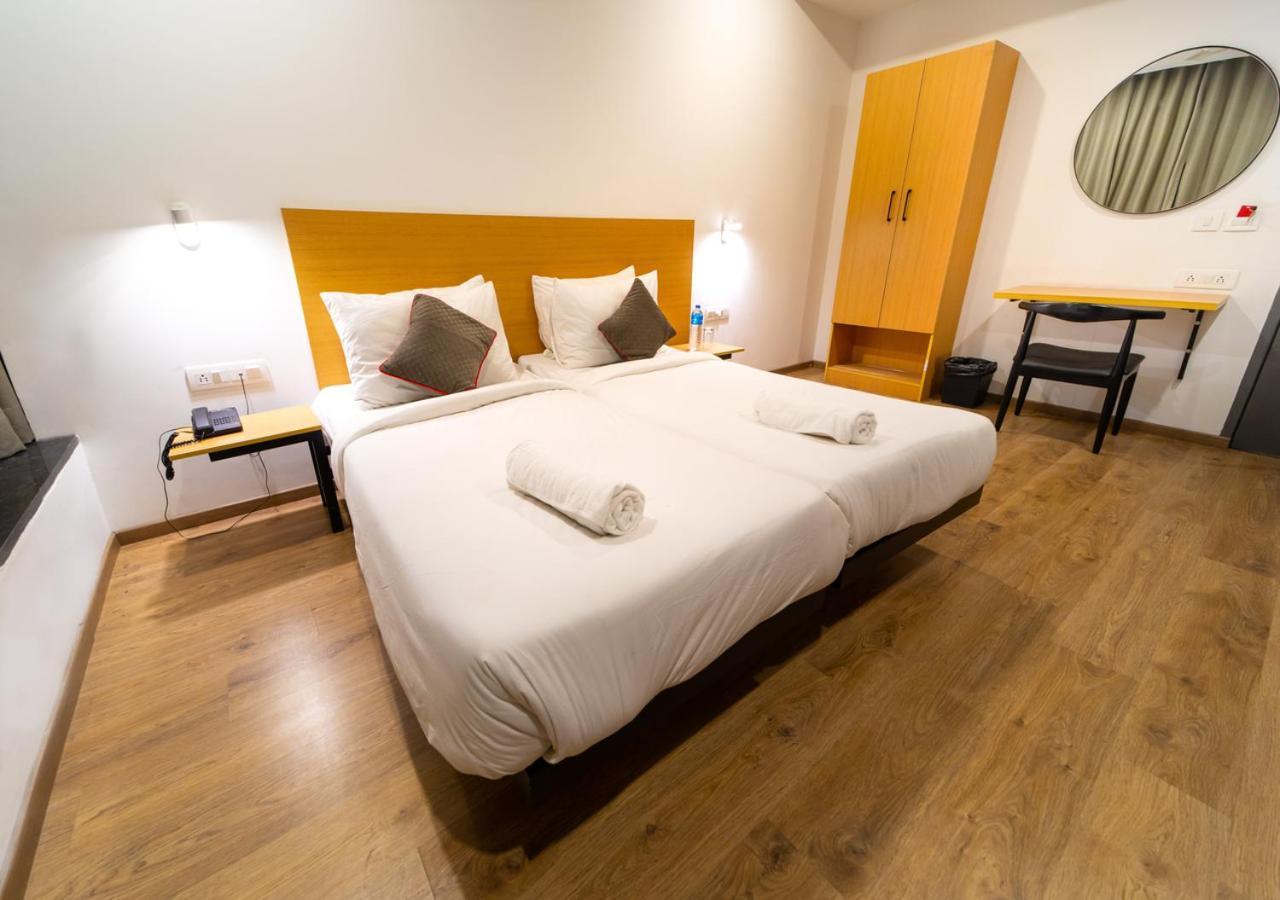 The Park Infinity Hotel Surat Bagian luar foto