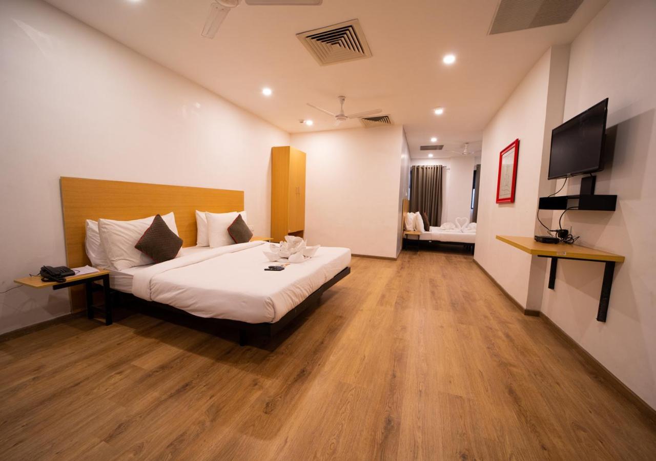 The Park Infinity Hotel Surat Bagian luar foto
